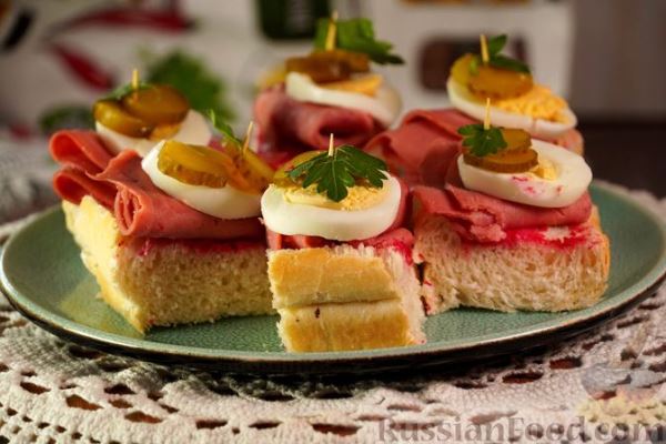 Бутерброды с ветчиной, яйцом и огурцом