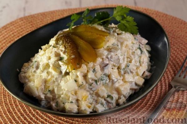 Салат из сельди, яблок и солёных огурцов
