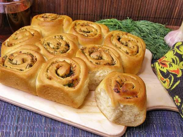 Постные дрожжевые булочки с чесноком и укропом