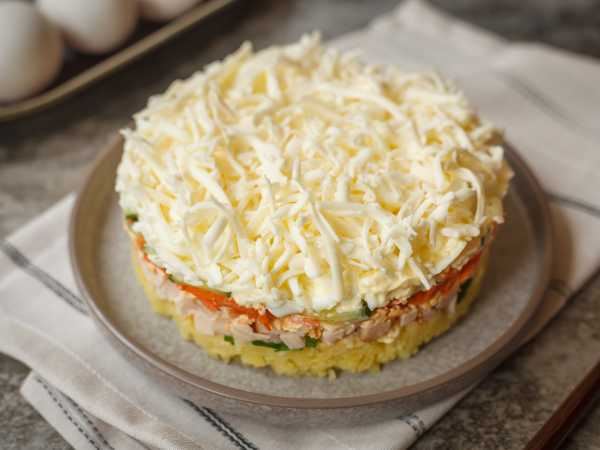Салат «Облако» с копченой курицей