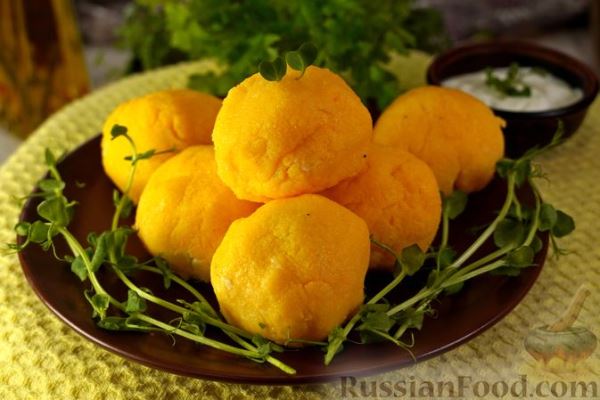 Урс (шарики из мамалыги с брынзой и зеленью)