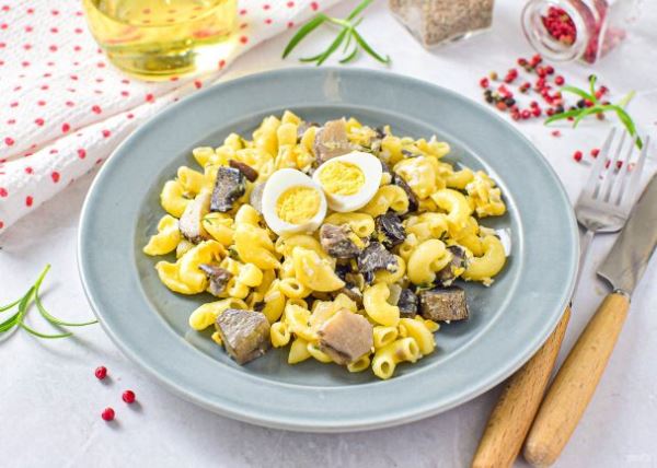 Макароны с грибами и яйцом