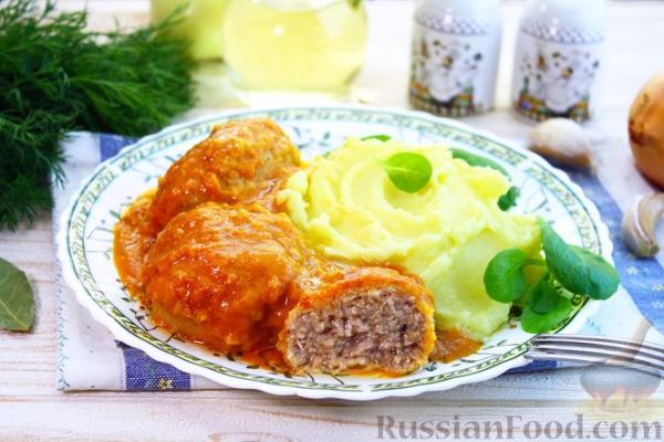 Свиные котлеты, запечённые в томатном соусе