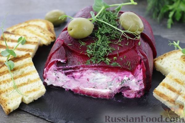 Свекольный террин со сливочным сыром и сёмгой