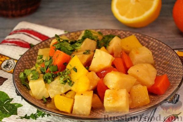 Сельдерей, тушенный с картошкой и цитрусовым соком