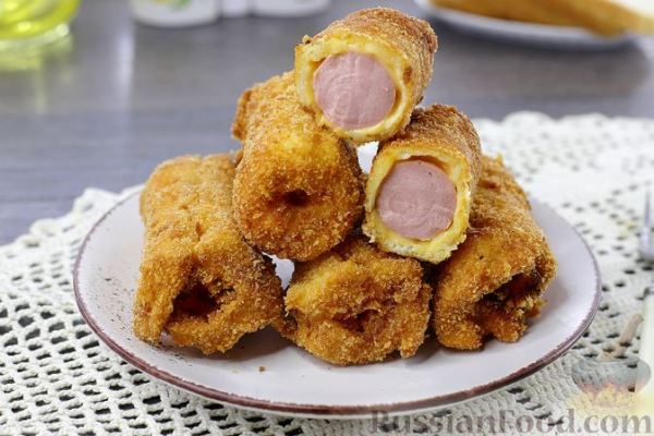 Жареные сосиски в хлебе, с сыром
