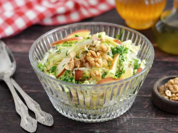 Салат из пекинской капусты с грецкими орехами
