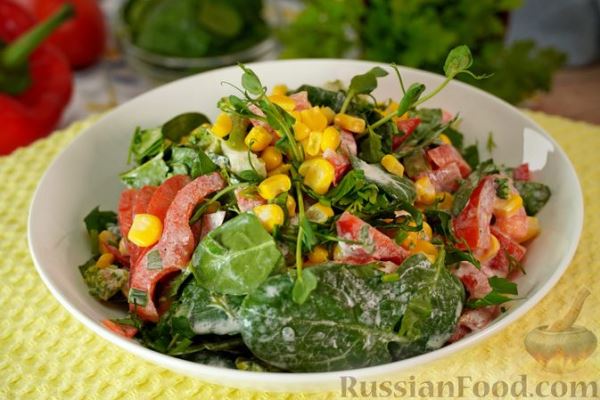 Овощной салат с брокколи и кукурузой