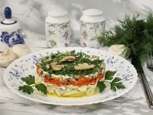 Салат с рыбой и грибами