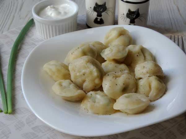 Пельмени с луком и яйцом